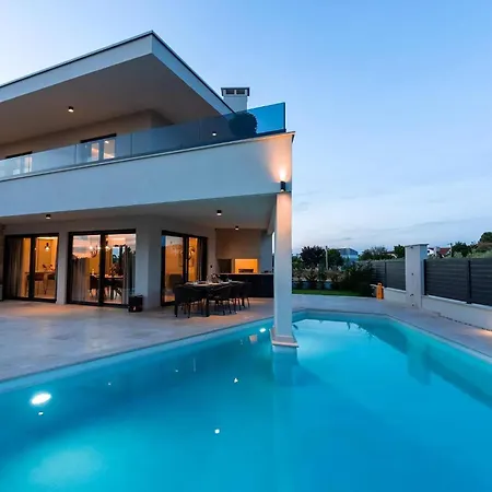 Luxurioese Perla Mit Pool Und Jacuzzi * Porec