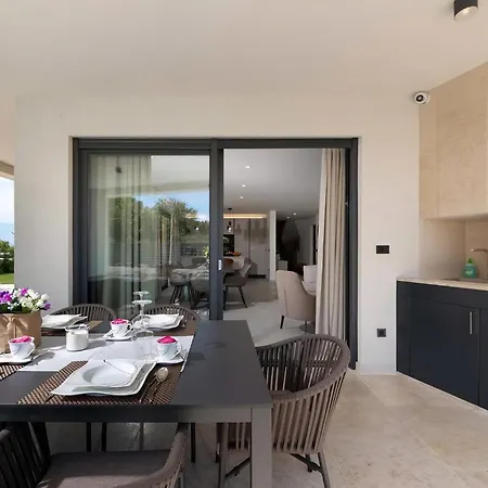 Luxurioese Perla Mit Pool Und Jacuzzi Holiday home Porec