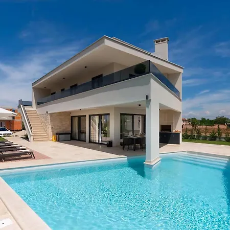 Holiday home Luxurioese Perla Mit Pool Und Jacuzzi Porec