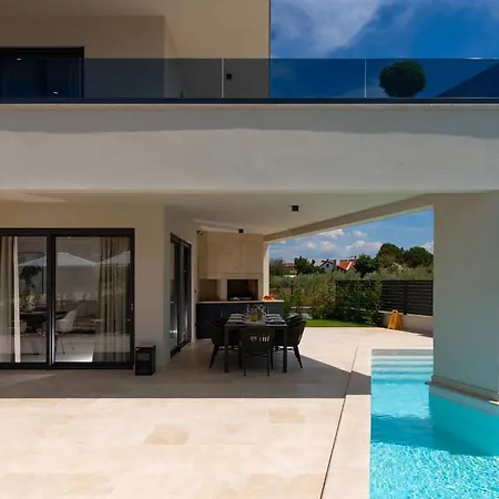 Holiday home Luxurioese Perla Mit Pool Und Jacuzzi