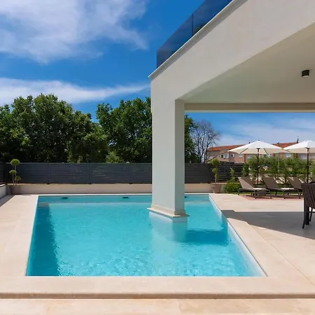 Holiday home Luxurioese Perla Mit Pool Und Jacuzzi Porec