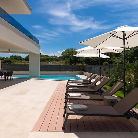 Holiday home Luxurioese Perla Mit Pool Und Jacuzzi