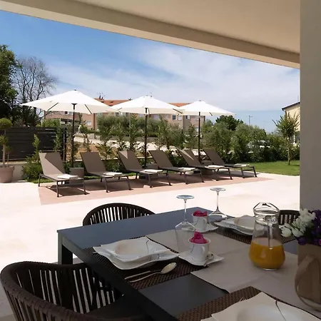 Luxurioese Perla Mit Pool Und Jacuzzi Holiday home Porec