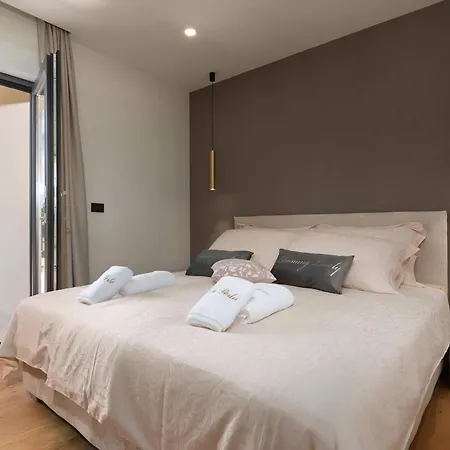 Luxurioese Perla Mit Pool Und Jacuzzi Holiday home