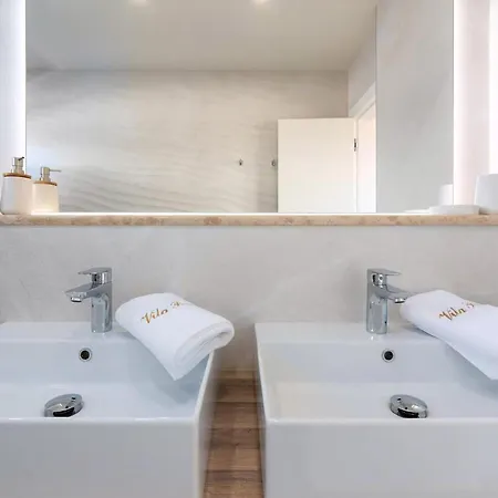Luxurioese Perla Mit Pool Und Jacuzzi * Porec