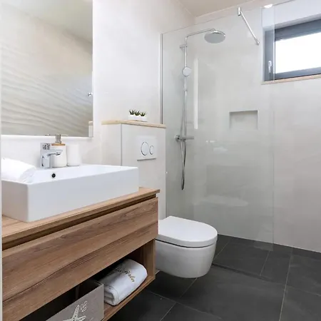 Holiday home Luxurioese Perla Mit Pool Und Jacuzzi *