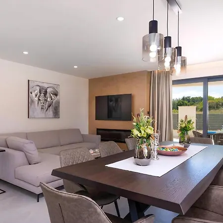 Luxurioese Perla Mit Pool Und Jacuzzi Holiday home Porec