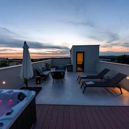 Holiday home Luxurioese Perla Mit Pool Und Jacuzzi