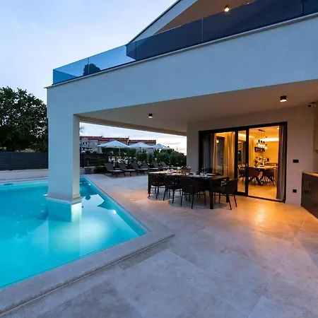 Luxurioese Perla Mit Pool Und Jacuzzi Holiday home Porec